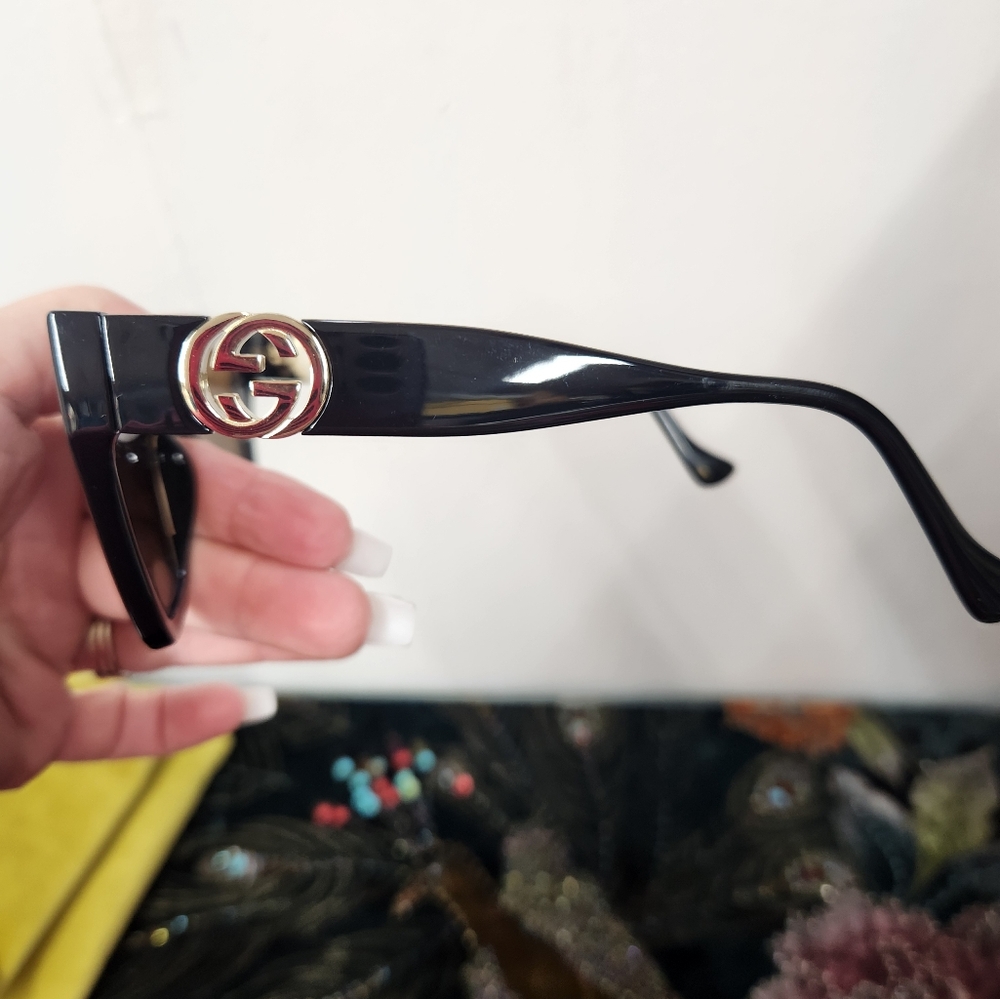 Gucci Black Sunglasses with Gold Chain - Picture 8 of 10